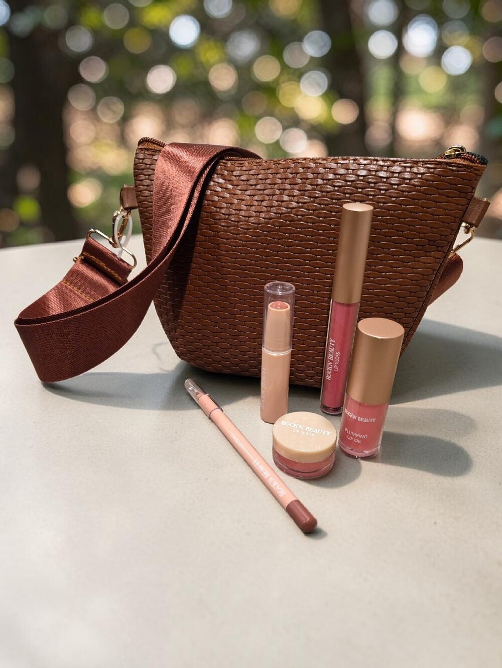 Rockin Beauty Mini Kiss Kit - 5 Piece Mixed Lip Set with Brown Woven Handbag - Picture 2 of 4